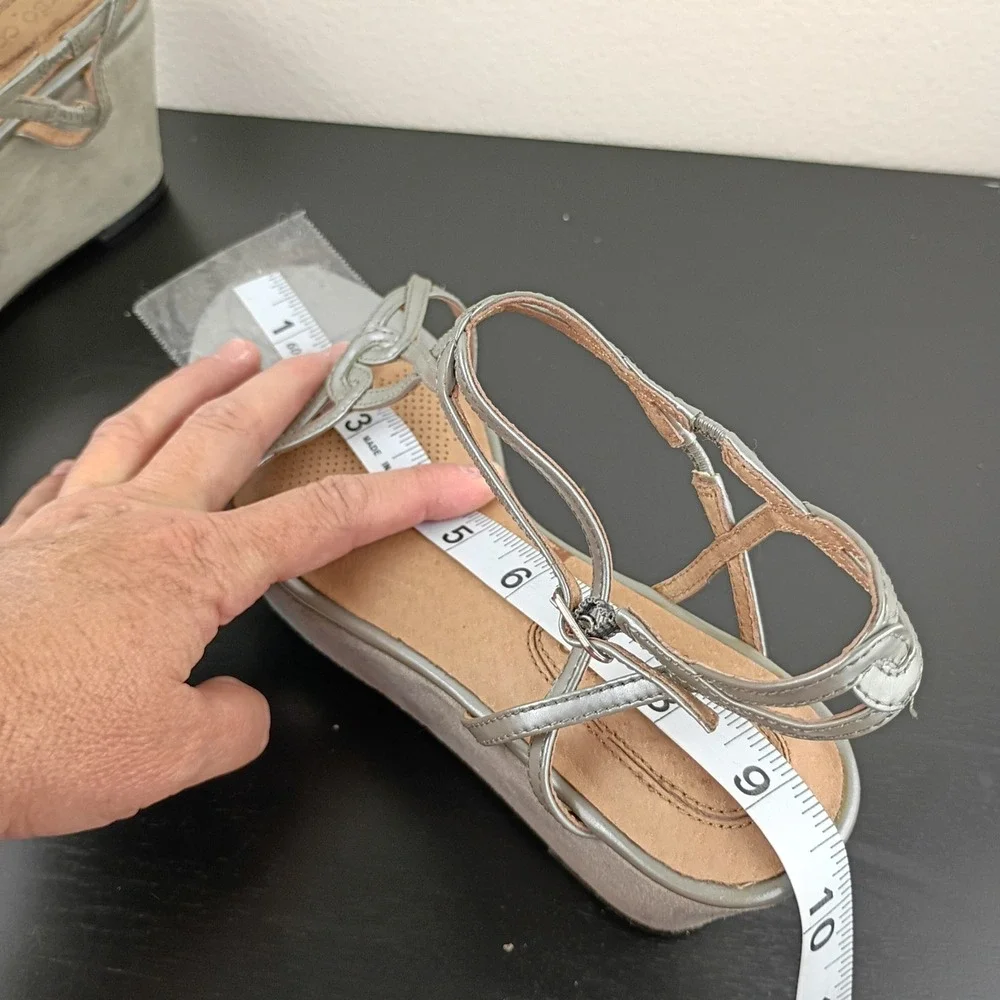 Corso Como Womens Silver Metallic Strappy Wedge Sandals Platform Grey Suede 9